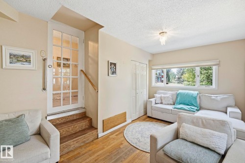 9107 118 Street Nw, Edmonton, AB - Indoor Photo Showing Living Room