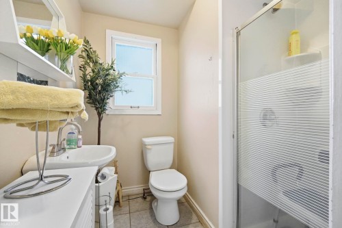 9107 118 Street Nw, Edmonton, AB - Indoor Photo Showing Bathroom