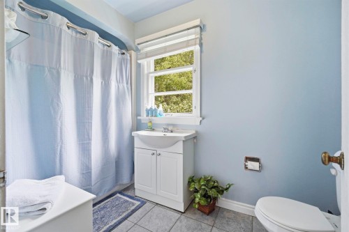 9107 118 Street Nw, Edmonton, AB - Indoor Photo Showing Bathroom