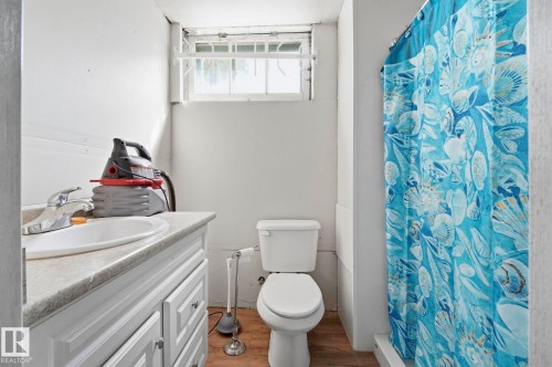 9107 118 Street Nw, Edmonton, AB - Indoor Photo Showing Bathroom