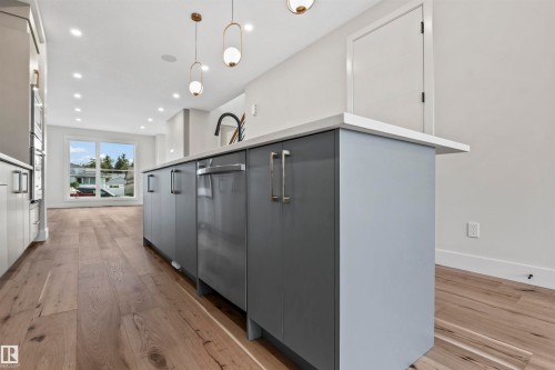 5606 105 Avenue Nw, Edmonton, AB - Indoor