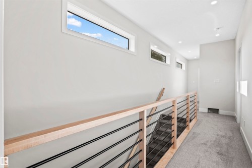 5606 105 Avenue Nw, Edmonton, AB - Indoor Photo Showing Other Room