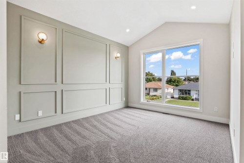 5606 105 Avenue Nw, Edmonton, AB - Indoor Photo Showing Other Room