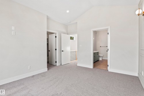 5606 105 Avenue Nw, Edmonton, AB - Indoor Photo Showing Other Room