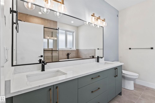 5606 105 Avenue Nw, Edmonton, AB - Indoor Photo Showing Bathroom