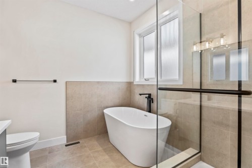 5606 105 Avenue Nw, Edmonton, AB - Indoor Photo Showing Bathroom
