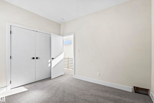 5606 105 Avenue Nw, Edmonton, AB - Indoor Photo Showing Other Room