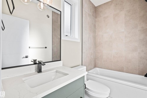 5606 105 Avenue Nw, Edmonton, AB - Indoor Photo Showing Bathroom