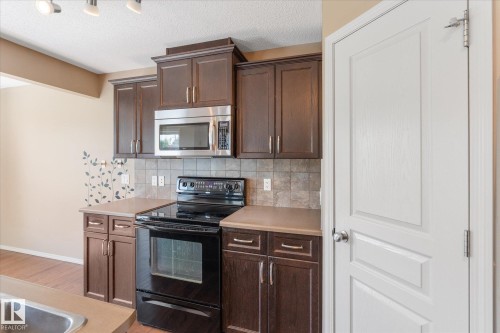 196 Brookview Way, Stony Plain, AB - Indoor Photo Showing Kitchen