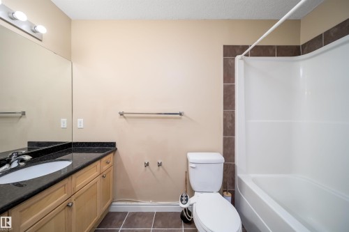 #46 15151 43 St Nw, Edmonton, AB - Indoor Photo Showing Bathroom