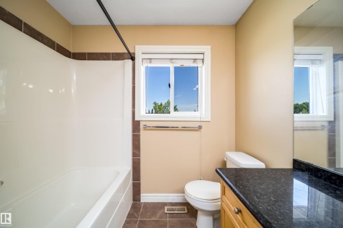 #46 15151 43 St Nw, Edmonton, AB - Indoor Photo Showing Bathroom