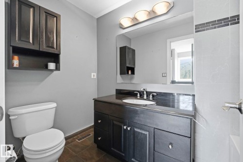 48 Glaewyn Estates, St. Albert, AB - Indoor Photo Showing Bathroom
