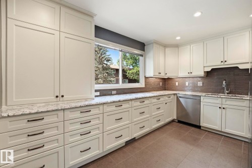 48 Glaewyn Estates, St. Albert, AB - Indoor Photo Showing Kitchen