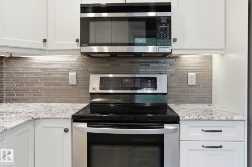 48 Glaewyn Estates, St. Albert, AB - Indoor Photo Showing Kitchen With Upgraded Kitchen