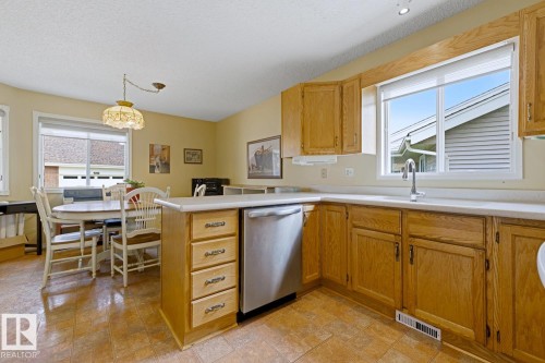117 Oeming Road Nw, Edmonton, AB - Indoor Photo Showing Kitchen