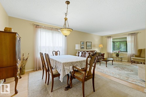 117 Oeming Road Nw, Edmonton, AB - Indoor Photo Showing Dining Room