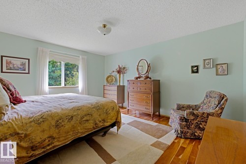117 Oeming Road Nw, Edmonton, AB - Indoor Photo Showing Bedroom