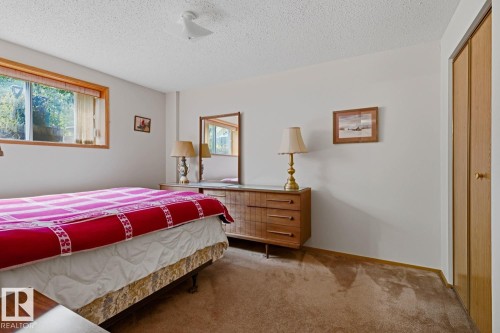 117 Oeming Road Nw, Edmonton, AB - Indoor Photo Showing Bedroom