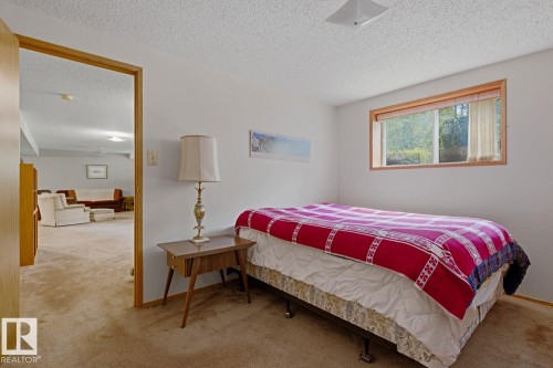 117 Oeming Road Nw, Edmonton, AB - Indoor Photo Showing Bedroom