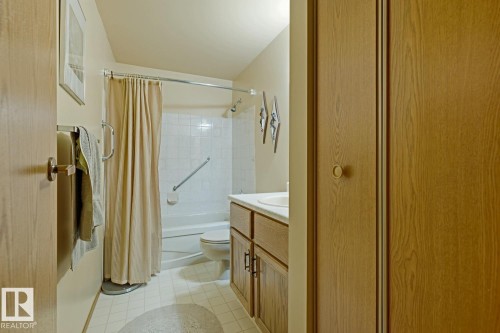 117 Oeming Road Nw, Edmonton, AB - Indoor Photo Showing Bathroom