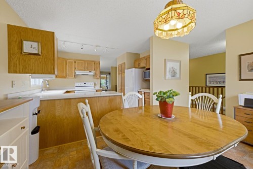 117 Oeming Road Nw, Edmonton, AB - Indoor Photo Showing Dining Room