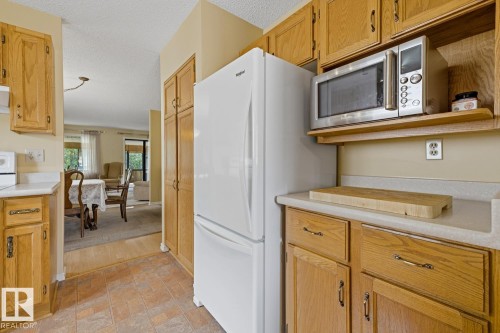 117 Oeming Road Nw, Edmonton, AB - Indoor Photo Showing Kitchen