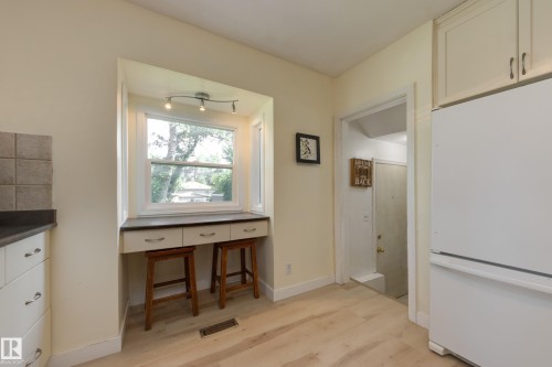 10644 65 Avenue Nw, Edmonton, AB - Indoor