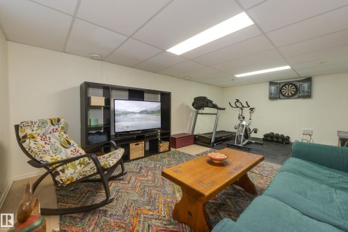 10644 65 Avenue Nw, Edmonton, AB - Indoor