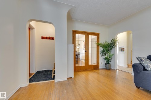 10644 65 Avenue Nw, Edmonton, AB - Indoor