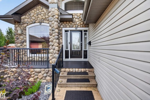 1213 Cunningham Drive Sw, Edmonton, AB - Outdoor With Exterior
