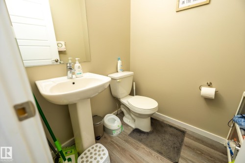 #4 3710 Allan Dr Sw, Edmonton, AB - Indoor Photo Showing Bathroom