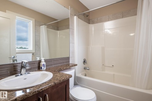 2312 Casey Cres Sw, Edmonton, AB - Indoor Photo Showing Bathroom