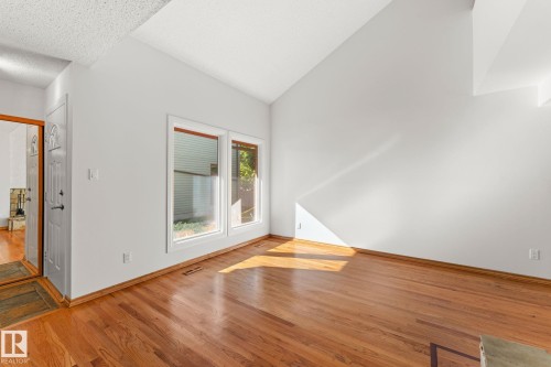 5367 Hill View Crescent Nw, Edmonton, AB - Indoor Photo Showing Other Room