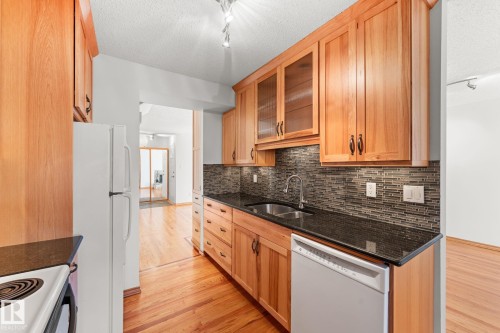 5367 Hill View Crescent Nw, Edmonton, AB - Indoor Photo Showing Kitchen With Double Sink