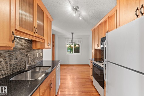 5367 Hill View Crescent Nw, Edmonton, AB - Indoor Photo Showing Kitchen With Double Sink