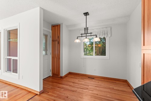 5367 Hill View Crescent Nw, Edmonton, AB - Indoor Photo Showing Other Room