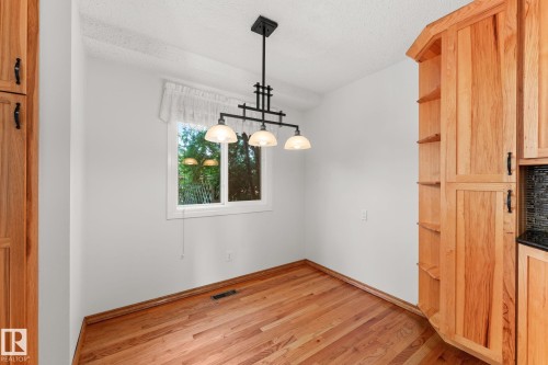 5367 Hill View Crescent Nw, Edmonton, AB - Indoor Photo Showing Other Room