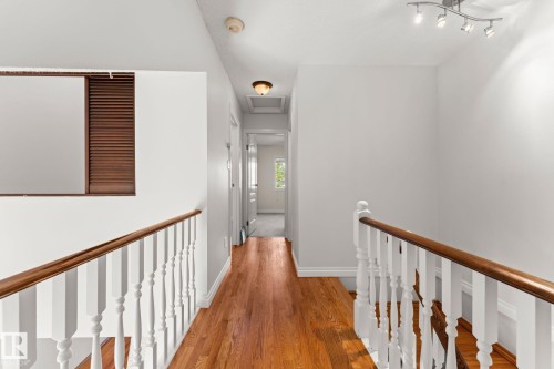 5367 Hill View Crescent Nw, Edmonton, AB - Indoor Photo Showing Other Room