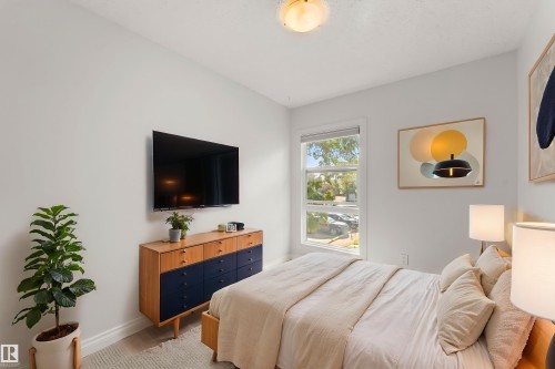 5367 Hill View Crescent Nw, Edmonton, AB - Indoor Photo Showing Bedroom
