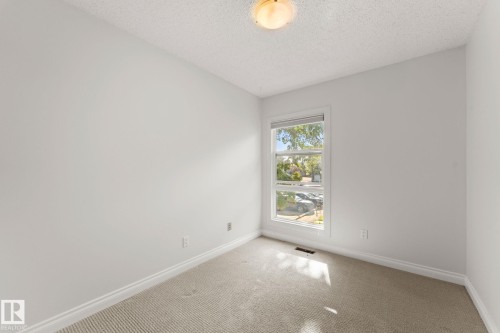 5367 Hill View Crescent Nw, Edmonton, AB - Indoor Photo Showing Other Room