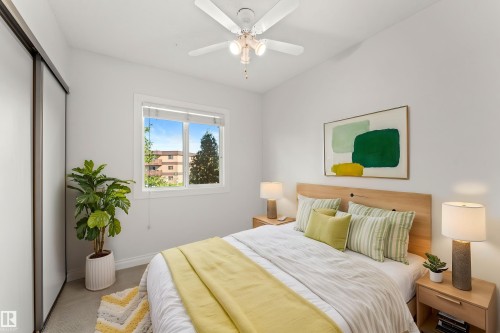 5367 Hill View Crescent Nw, Edmonton, AB - Indoor Photo Showing Bedroom