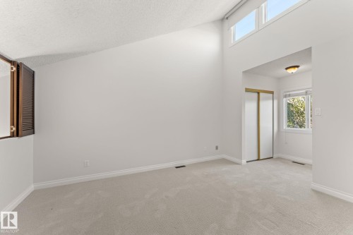 5367 Hill View Crescent Nw, Edmonton, AB - Indoor Photo Showing Other Room