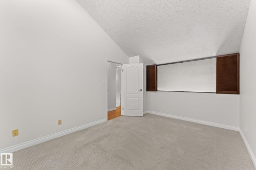 5367 Hill View Crescent Nw, Edmonton, AB - Indoor Photo Showing Other Room