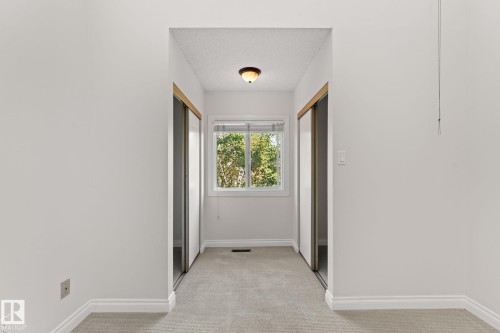 5367 Hill View Crescent Nw, Edmonton, AB - Indoor Photo Showing Other Room