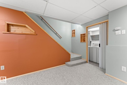 5367 Hill View Crescent Nw, Edmonton, AB - Indoor Photo Showing Other Room