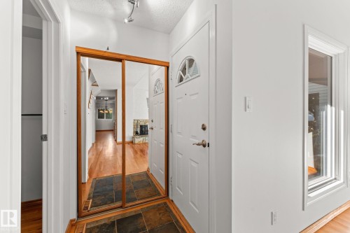 5367 Hill View Crescent Nw, Edmonton, AB - Indoor Photo Showing Other Room