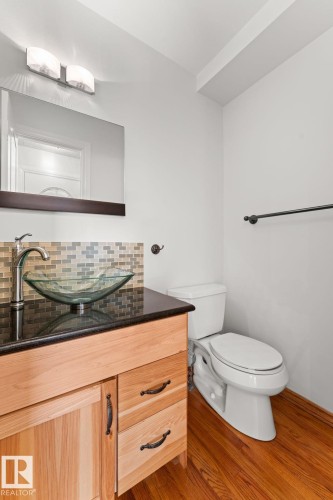 5367 Hill View Crescent Nw, Edmonton, AB - Indoor Photo Showing Bathroom