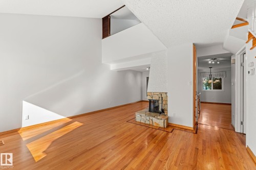 5367 Hill View Crescent Nw, Edmonton, AB - Indoor Photo Showing Other Room