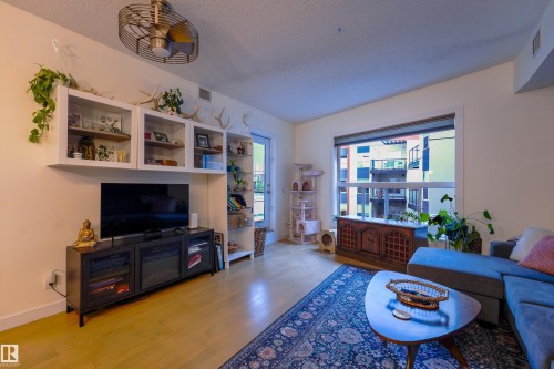 #319 10523 123 St Nw, Edmonton, AB - Indoor Photo Showing Living Room