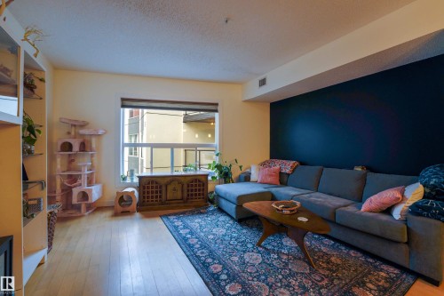 #319 10523 123 St Nw, Edmonton, AB - Indoor Photo Showing Living Room
